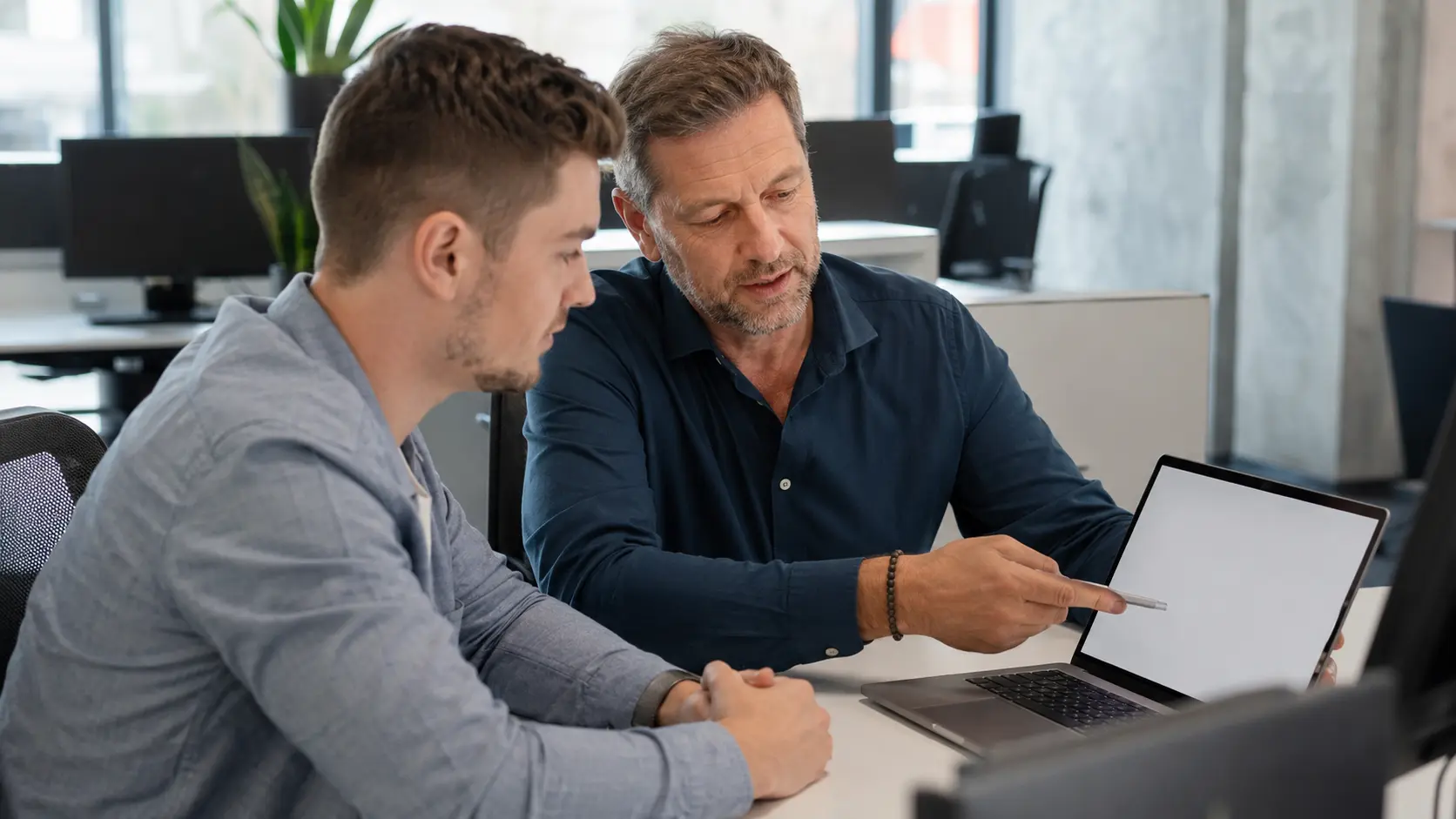 Formate betrieblicher Weiterbildung: Vom Inhouse-Seminar bis zum On-the-Job-Training